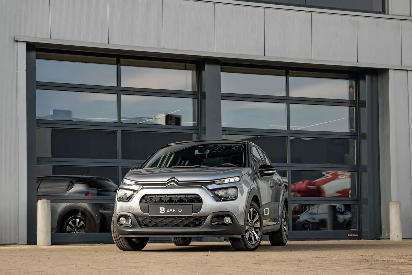 Citroen C3 Automaat | Camera | Navi. | Keyless | CarPlay/A... Grijs - 1