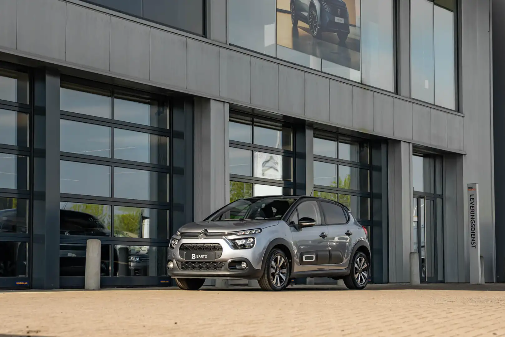 Citroen C3 Automaat | Camera | Navi. | Keyless | CarPlay/A... Grijs - 2