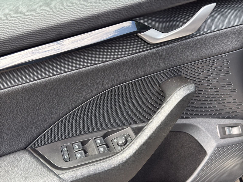 Skoda Octavia Combi 2.0 TDI DSG Sportline AHK+MATRIX — photo 13