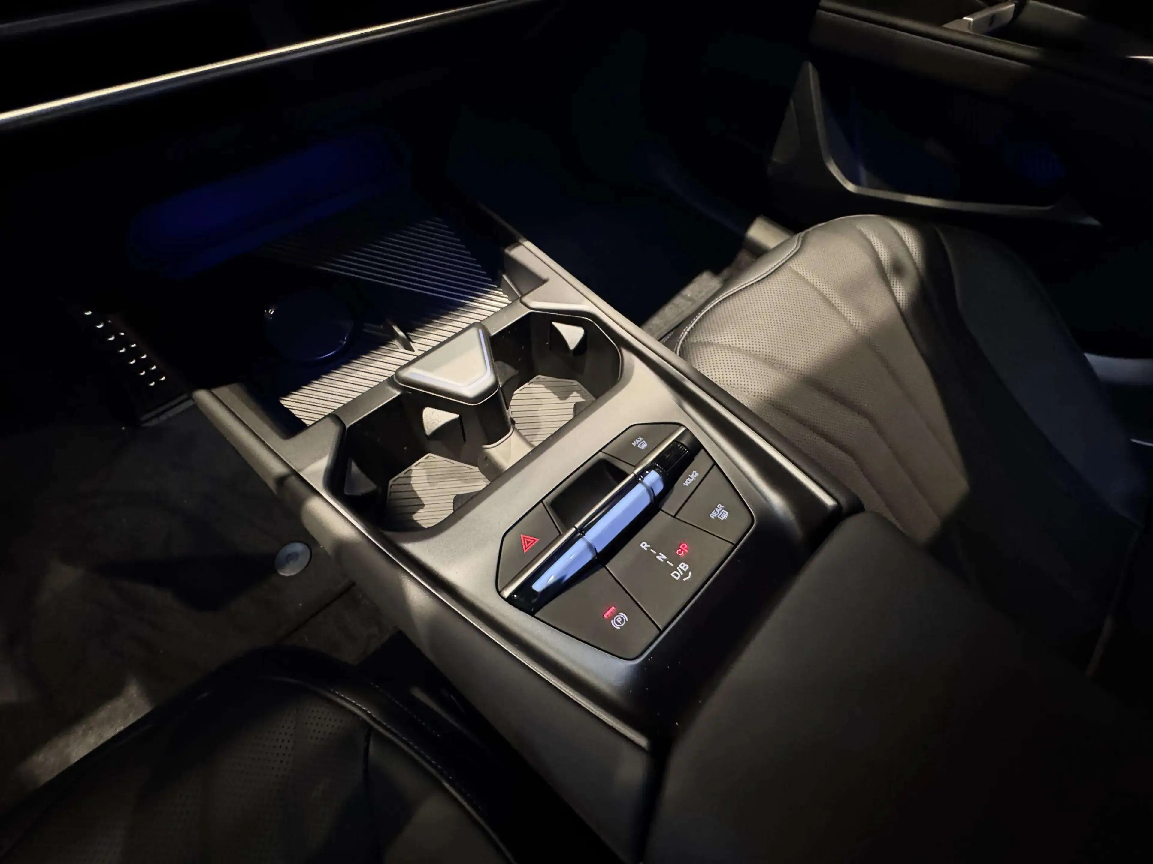BMW i3 xDrive 50 - First Edition — photo 11