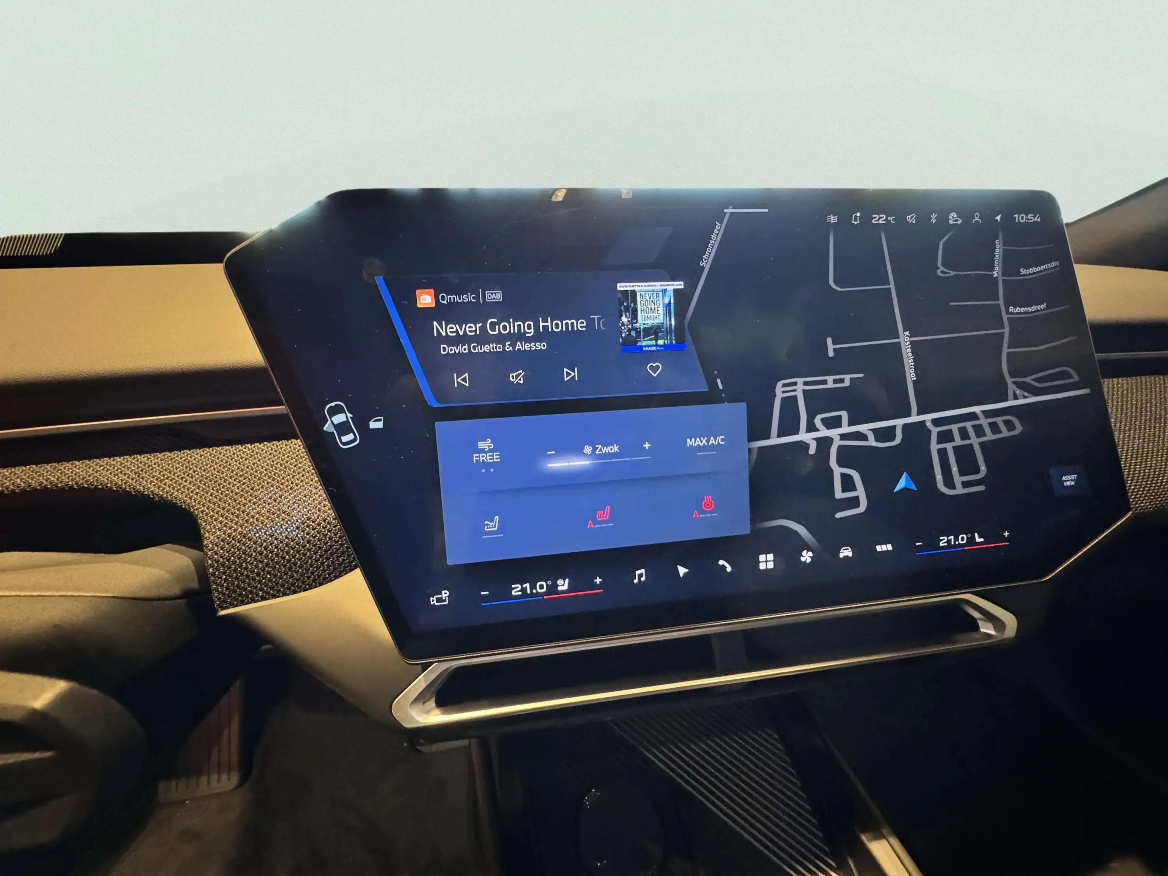 BMW i3 xDrive 50 - First Edition — photo 13