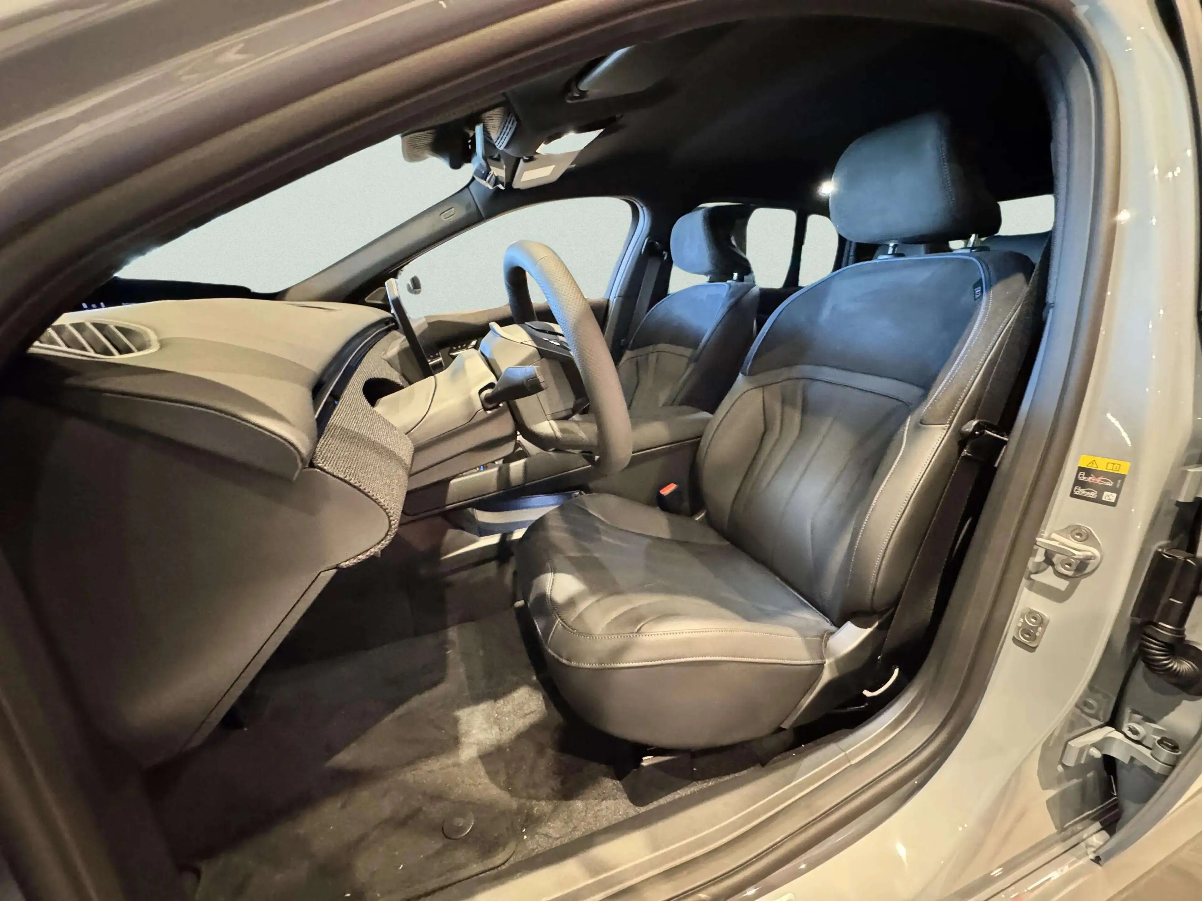 BMW i3 xDrive 50 - First Edition — photo 3