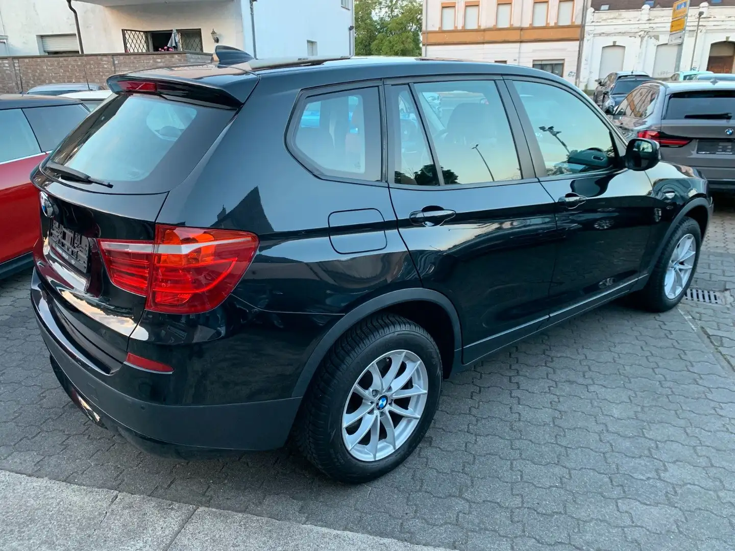 BMW X3 xDrive 20 i aus 1.Hand Neu Motor erst 47000km Schwarz - 2