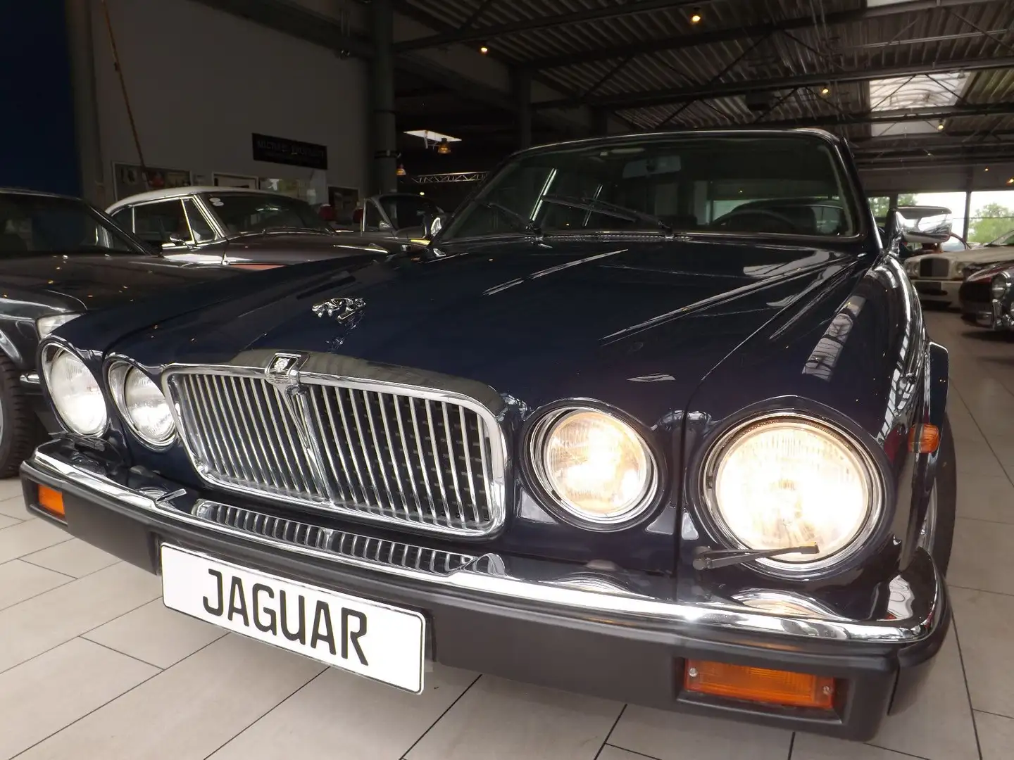 Jaguar XJ12 SIII  DER Klassiker, sogar mit Schiebedach! Niebieski - 2