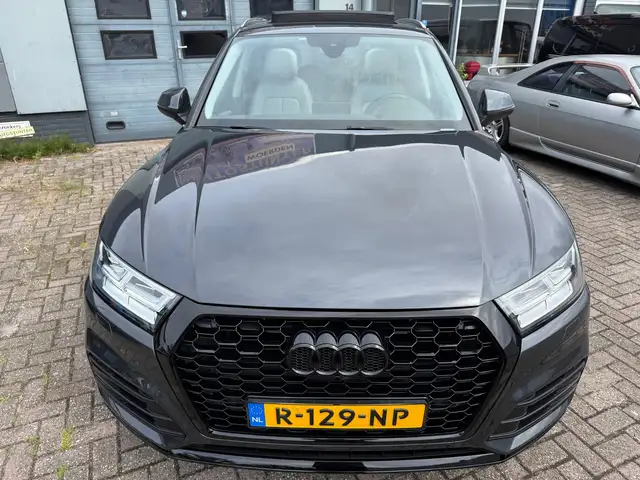 Audi Q5 view 10