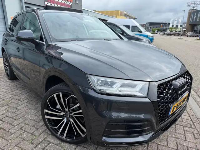 Audi Q5 view 3