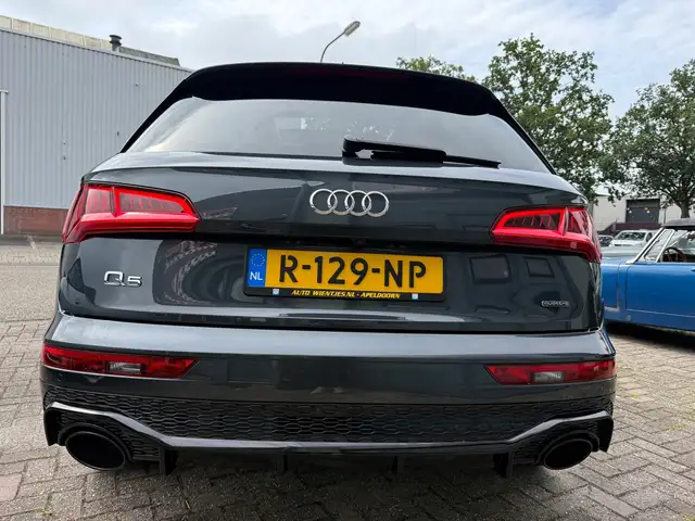 Audi Q5 view 12