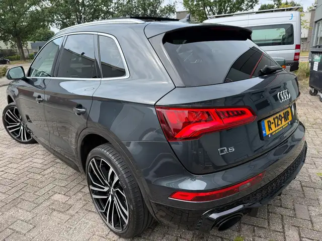 Audi Q5 view 4