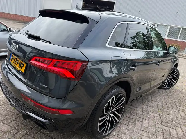 Audi Q5 view 2