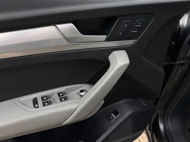 Audi Q5 view 15