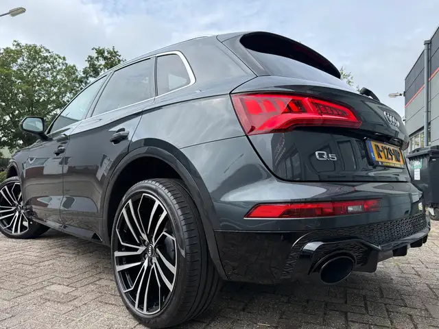 Audi Q5 view 8