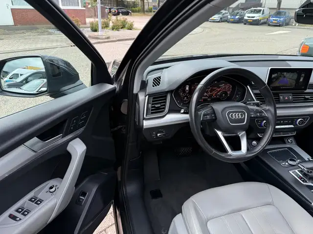 Audi Q5 view 14