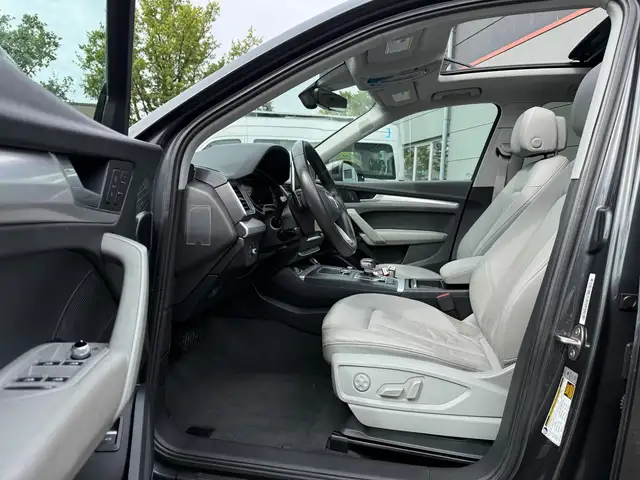 Audi Q5 view 13