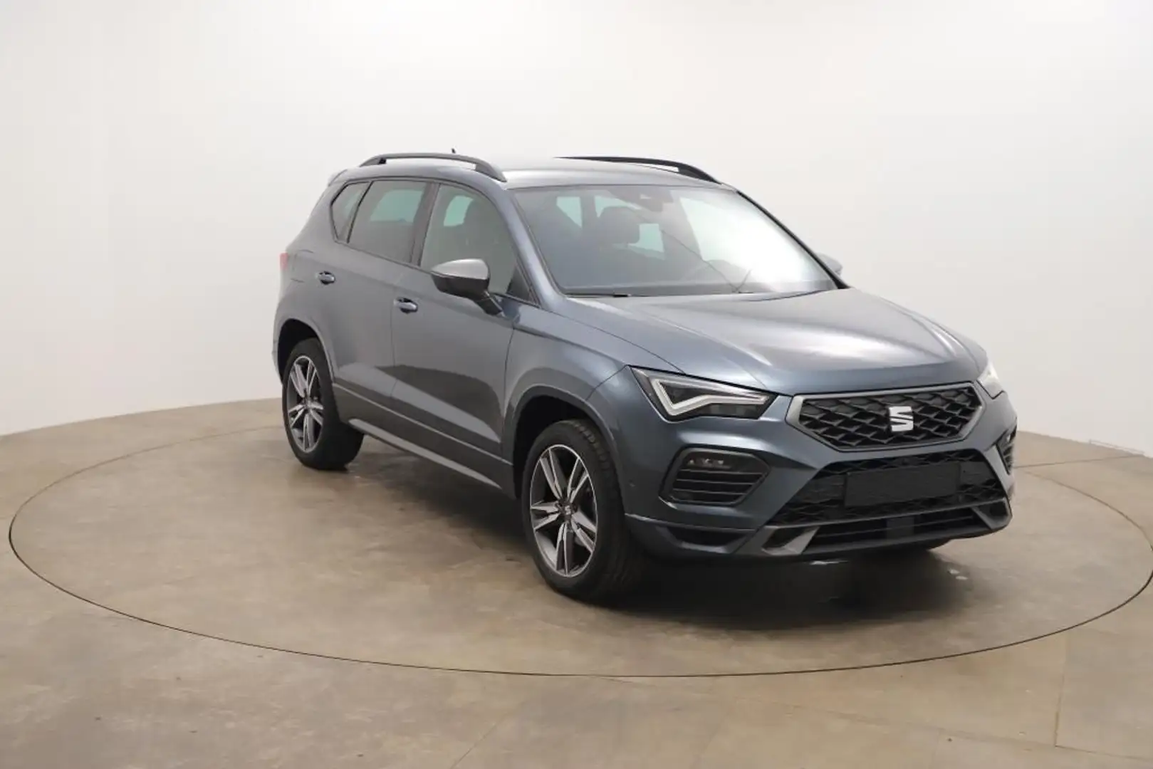 SEAT Ateca FR-Line 1.5 TSI DSG AHK*RFK*PDC*Tempo*Klim Серый - 2