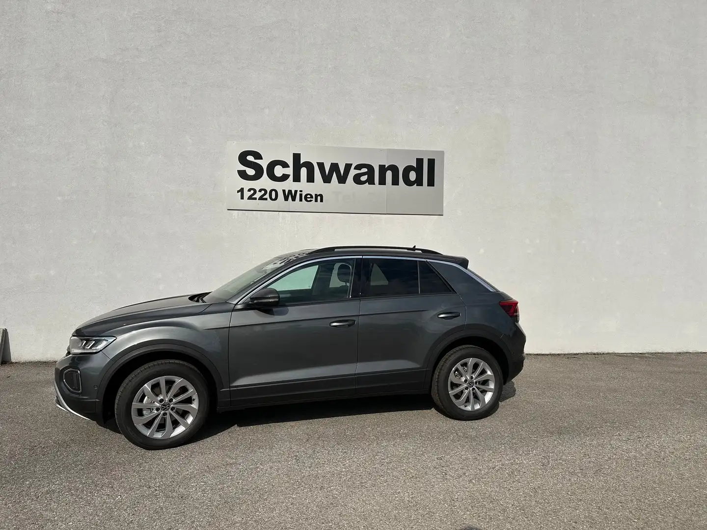 Volkswagen T-Roc Friends TSI DSG Grau - 1