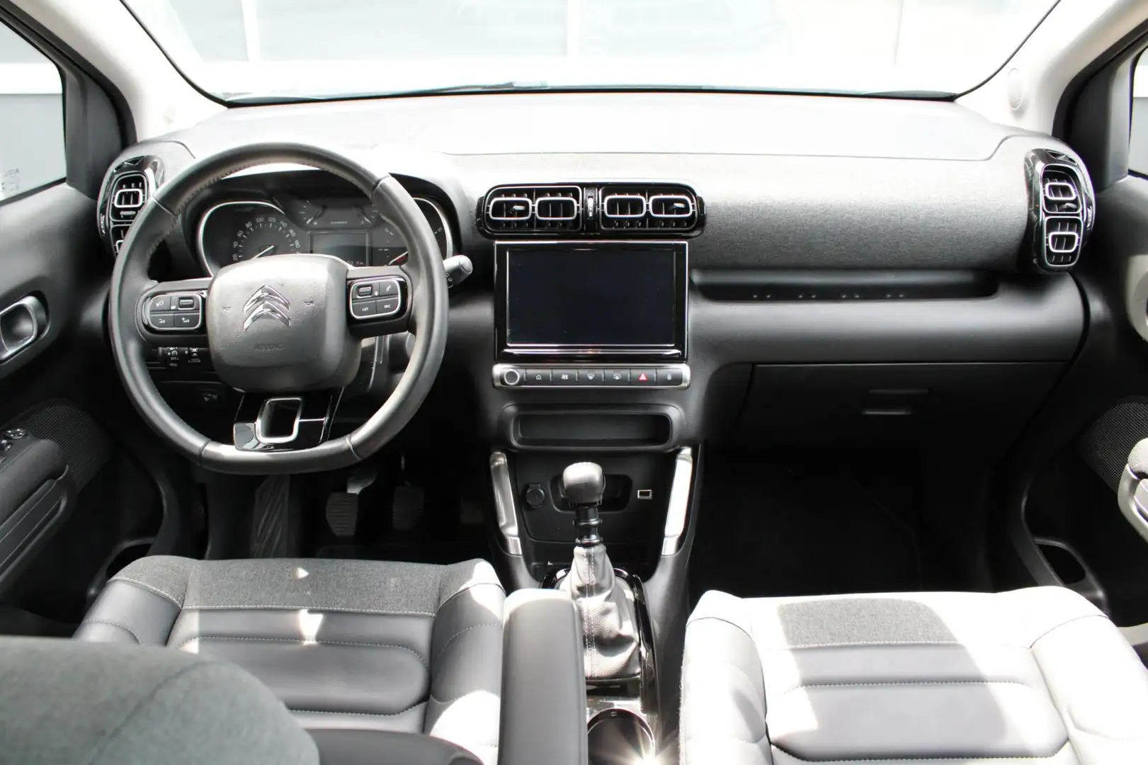 Citroen C3 Aircross 1.2 PureTech Shine Pack Business Grijs - 2