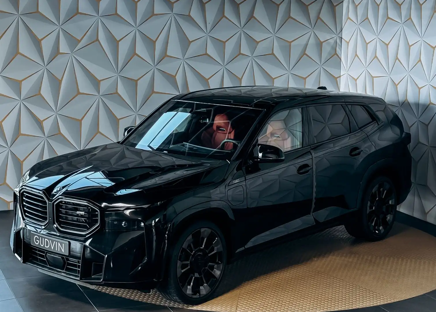 BMW XM Bowers&Wilkins/Carbon/Komfort/SkyLounge Černá - 1