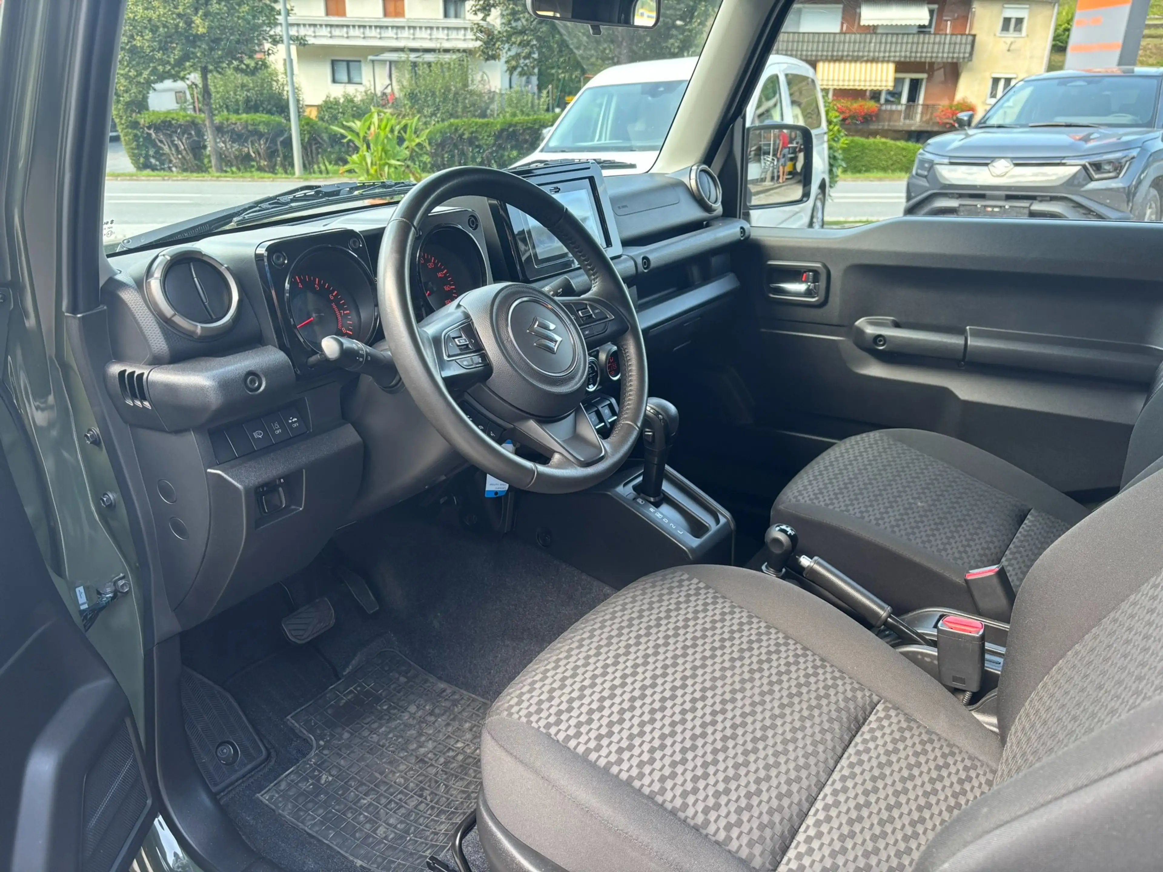 Suzuki Jimny 1,5 VVT Allgrip Flash Aut. *4-Sitzer* — photo 9