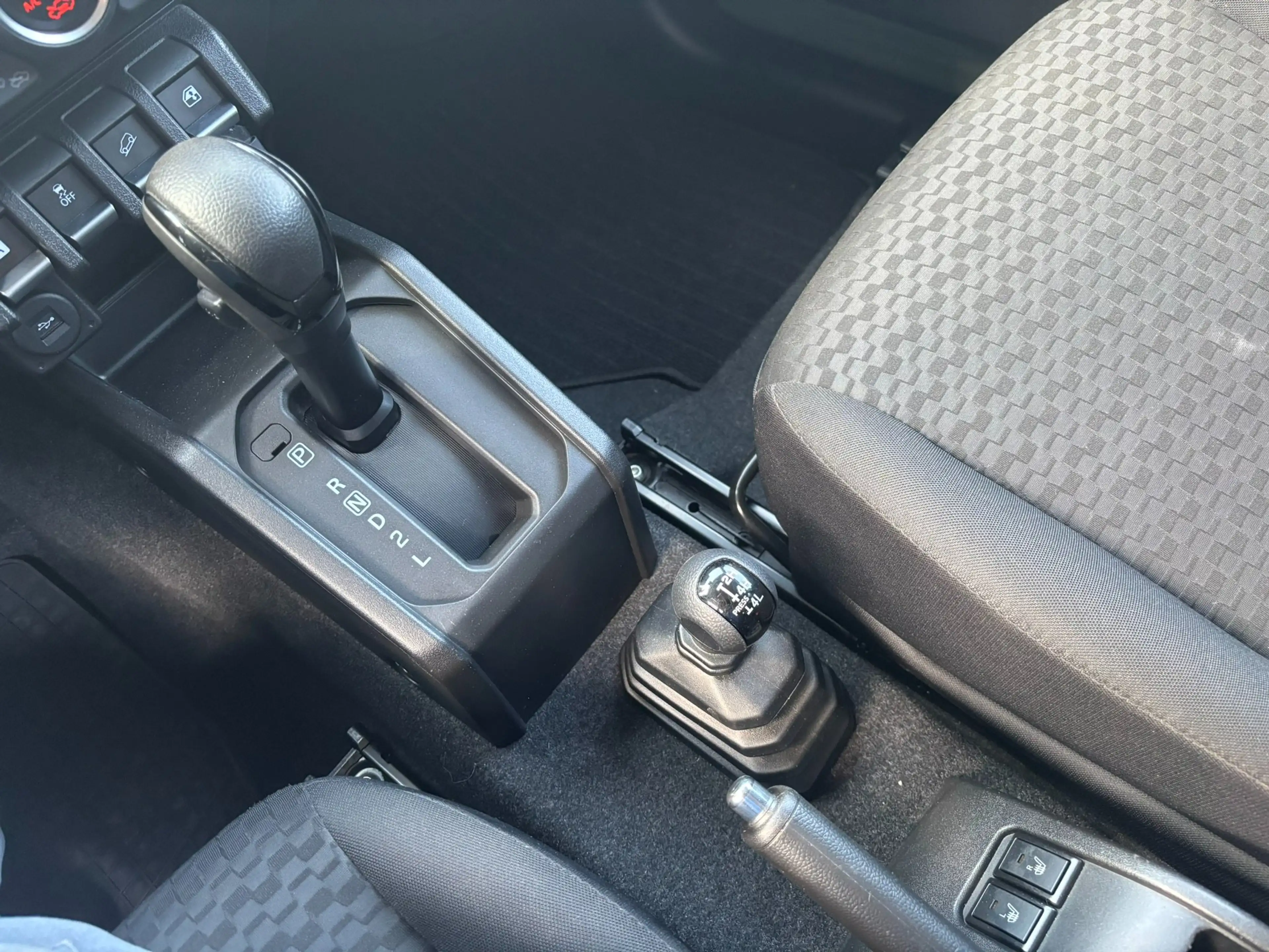 Suzuki Jimny 1,5 VVT Allgrip Flash Aut. *4-Sitzer* — photo 14