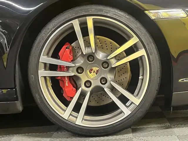 Porsche 911 view 14