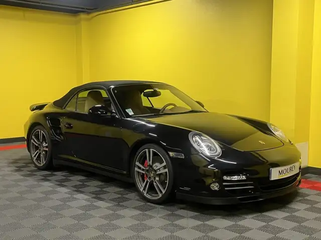 Porsche 911 view 2