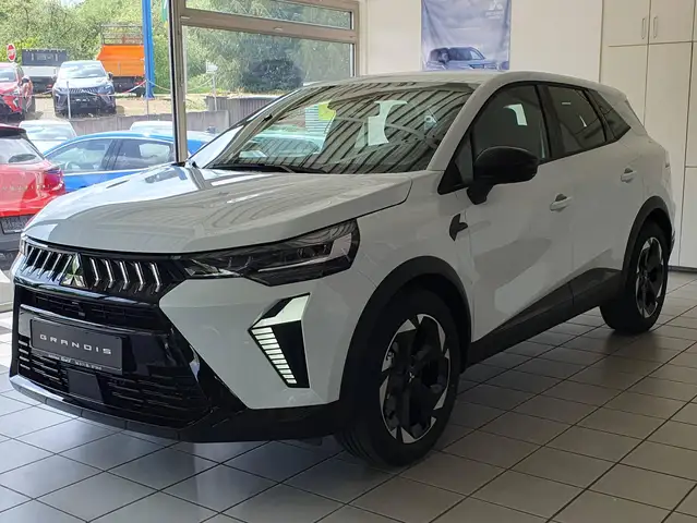 2026 Mitsubishi Grandis in White for sale