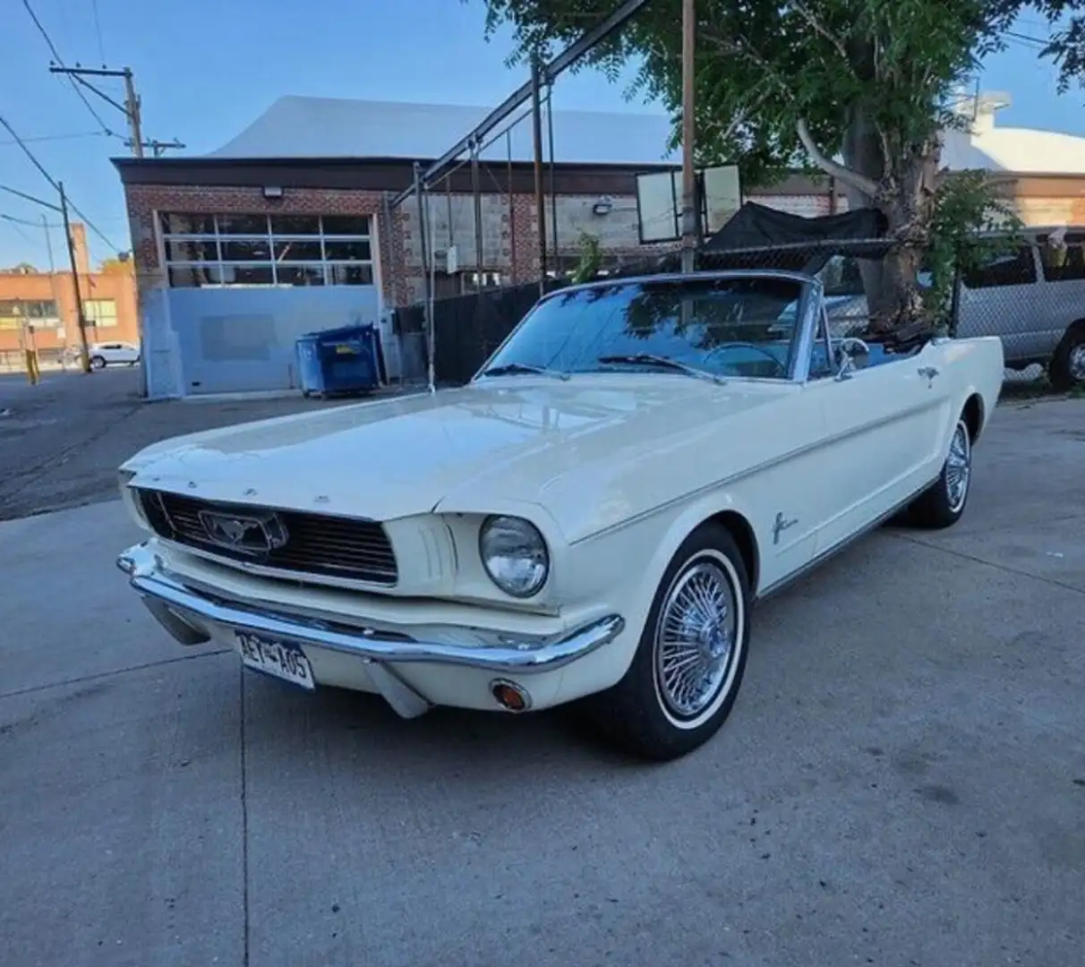 Ford Mustang Convertible - 1