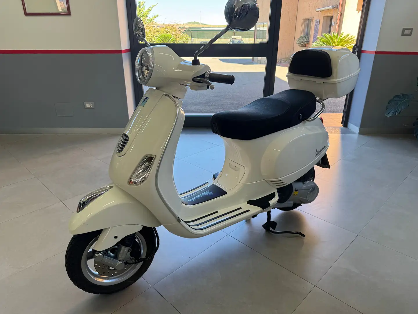 Piaggio Vespa Lx 125 Blanc - 2
