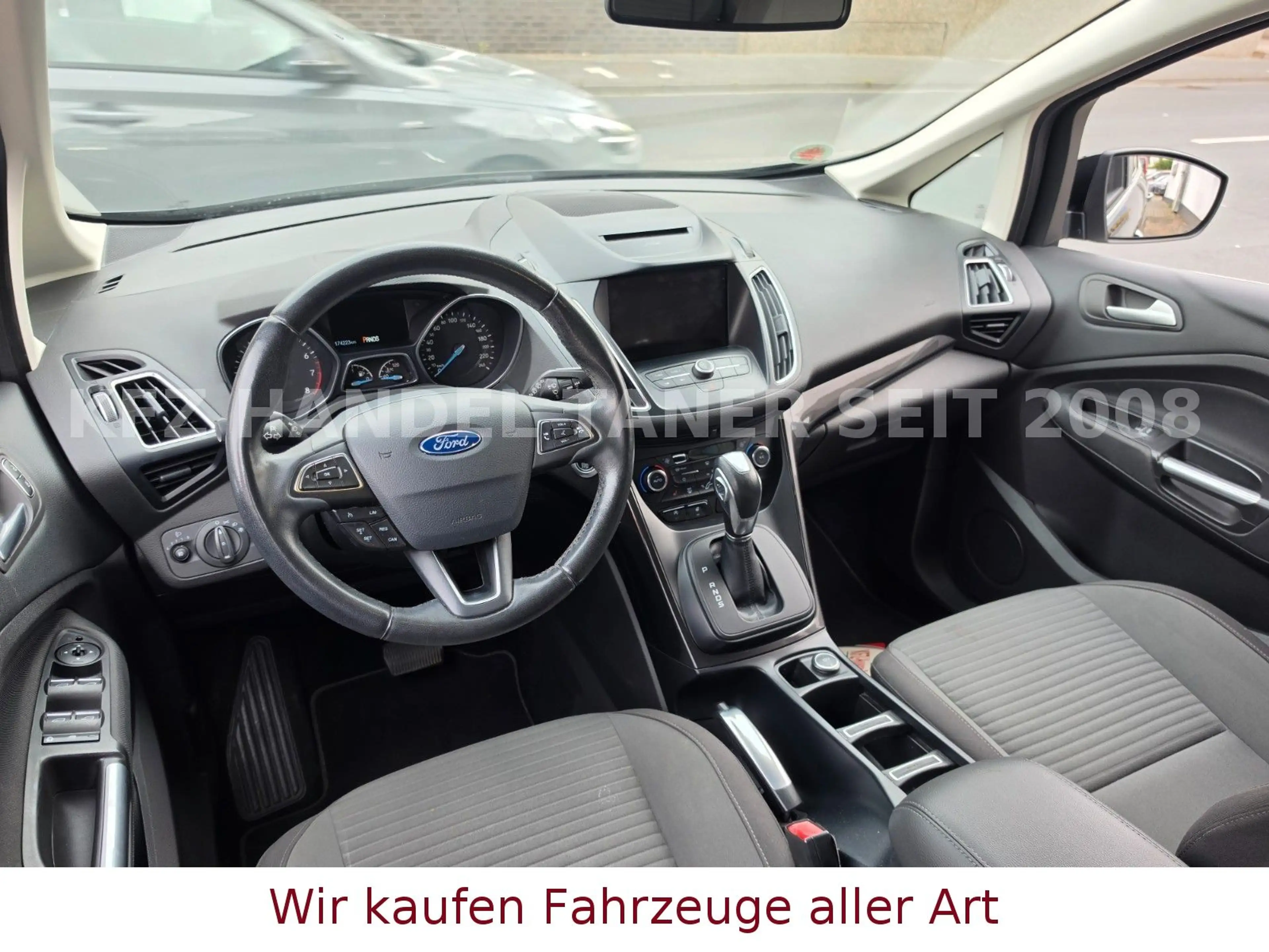 Ford C-Max Titanium — photo 12