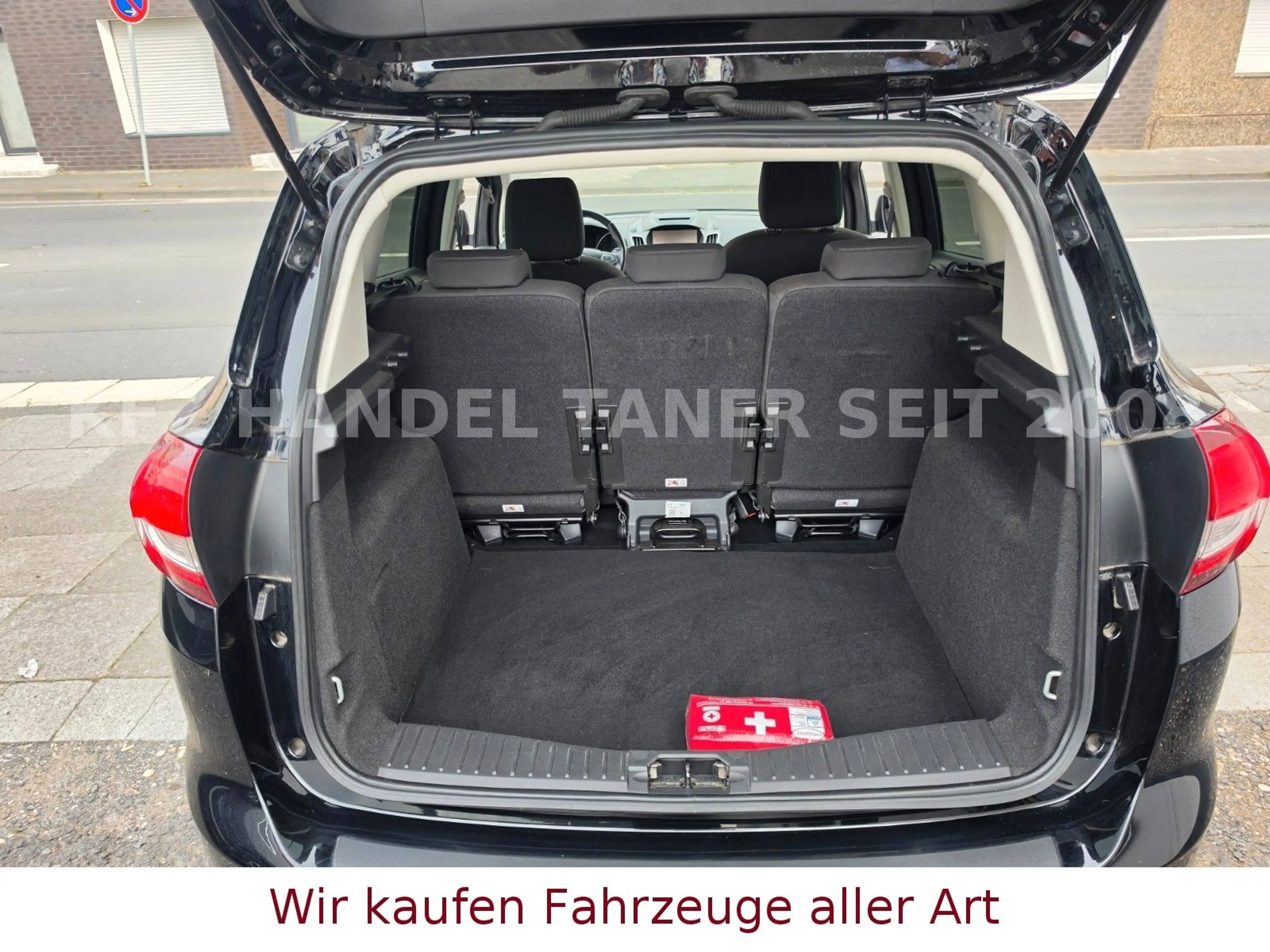 Ford C-Max Titanium — photo 8