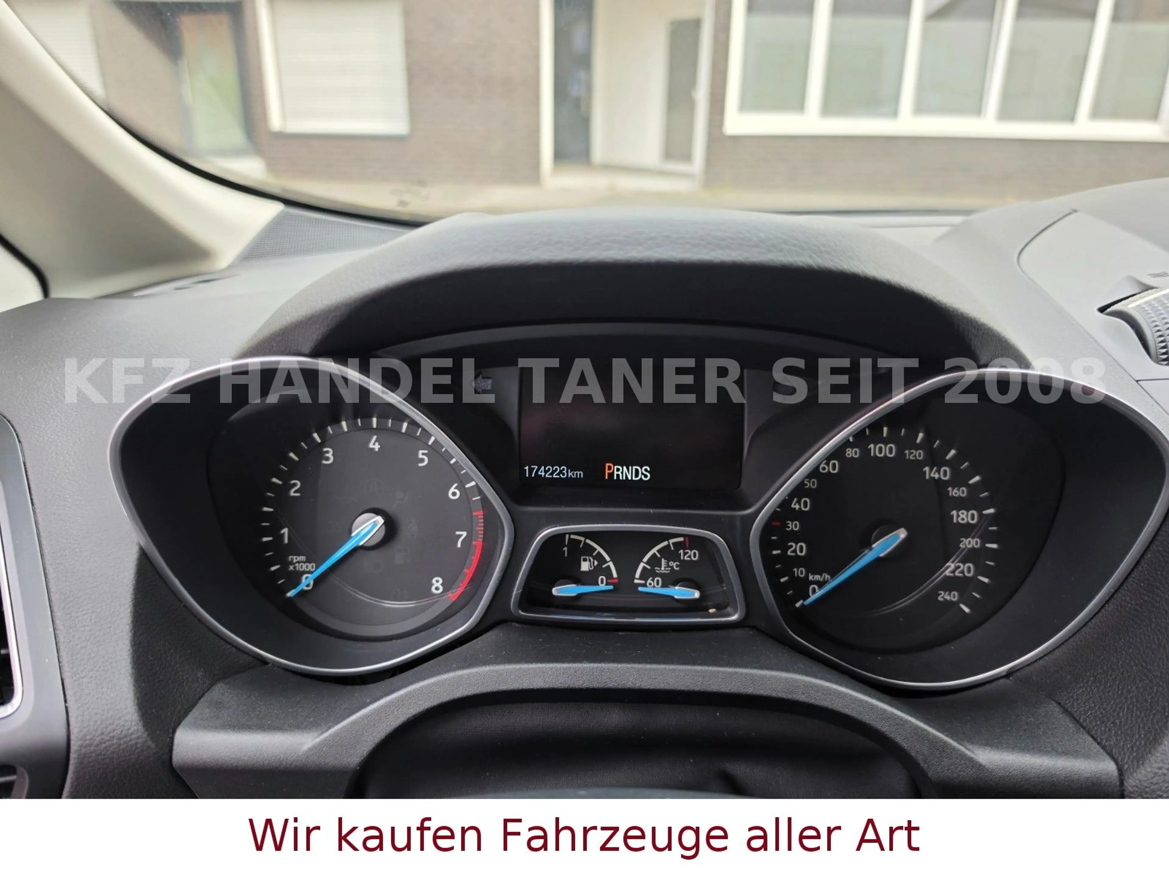 Ford C-Max Titanium — photo 13