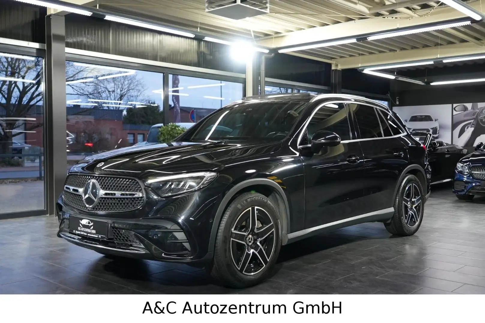 Mercedes-Benz GLC 200 4Matic AMG Line Noir - 1