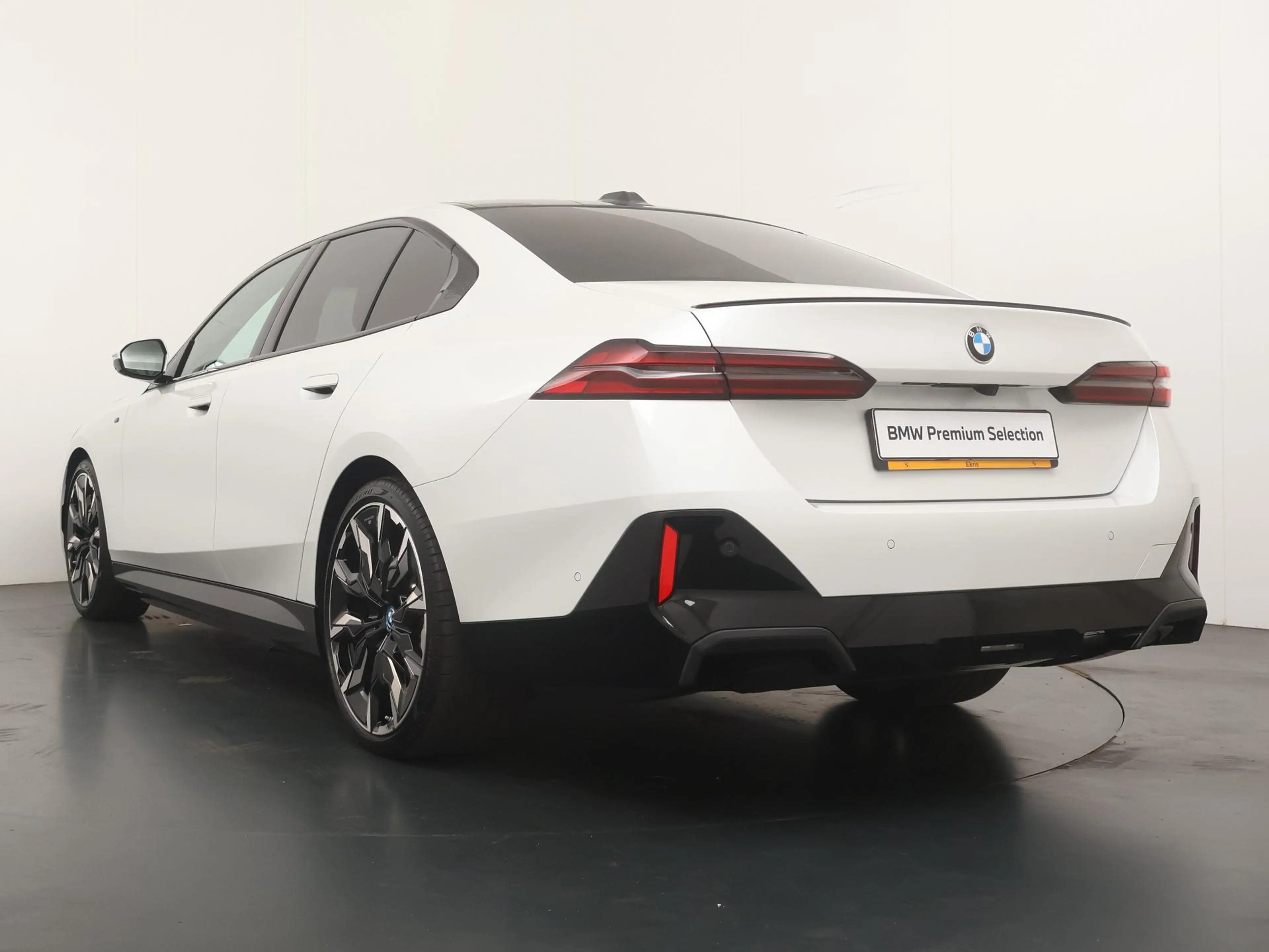 BMW i5 eDrive40 84 kWh M Sport Pro | Glazen Panoramadak | — photo 11
