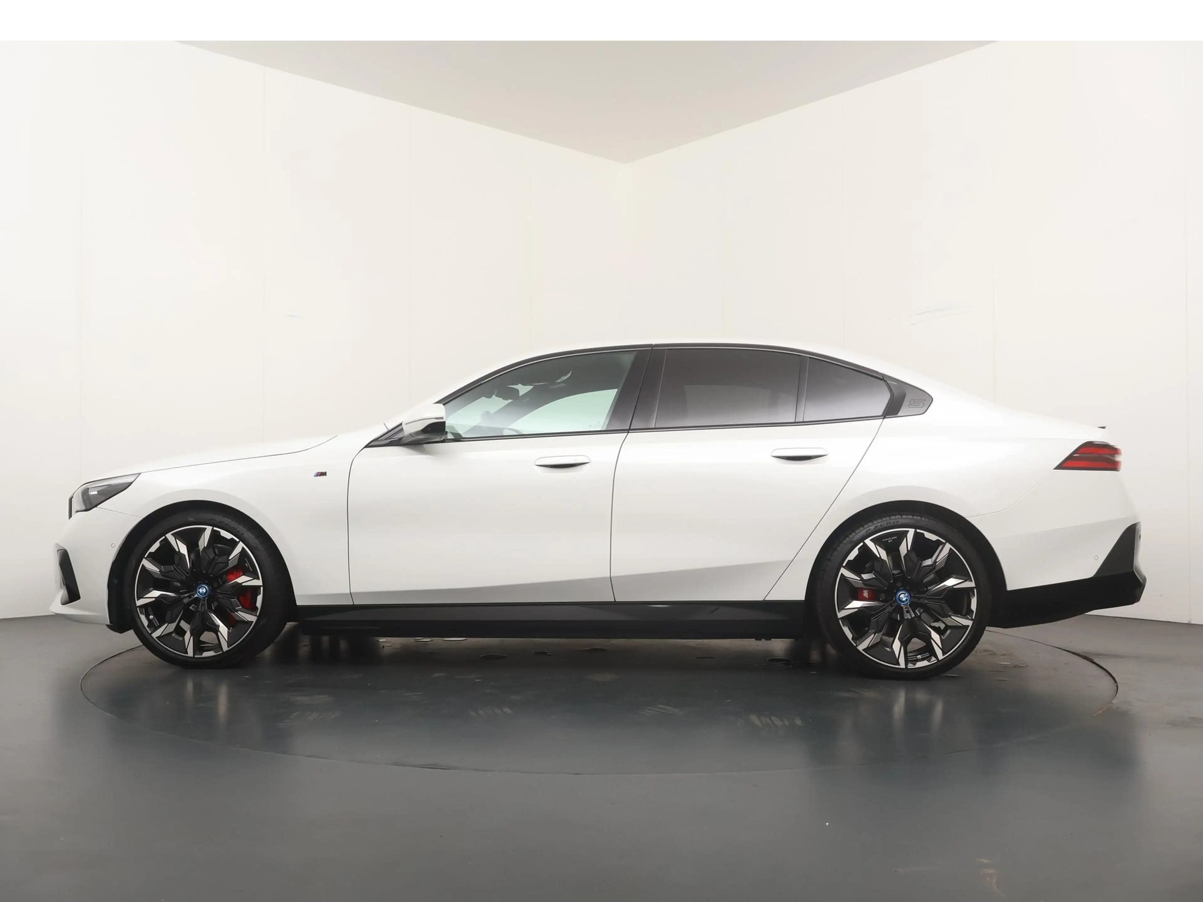 BMW i5 eDrive40 84 kWh M Sport Pro | Glazen Panoramadak | — photo 12
