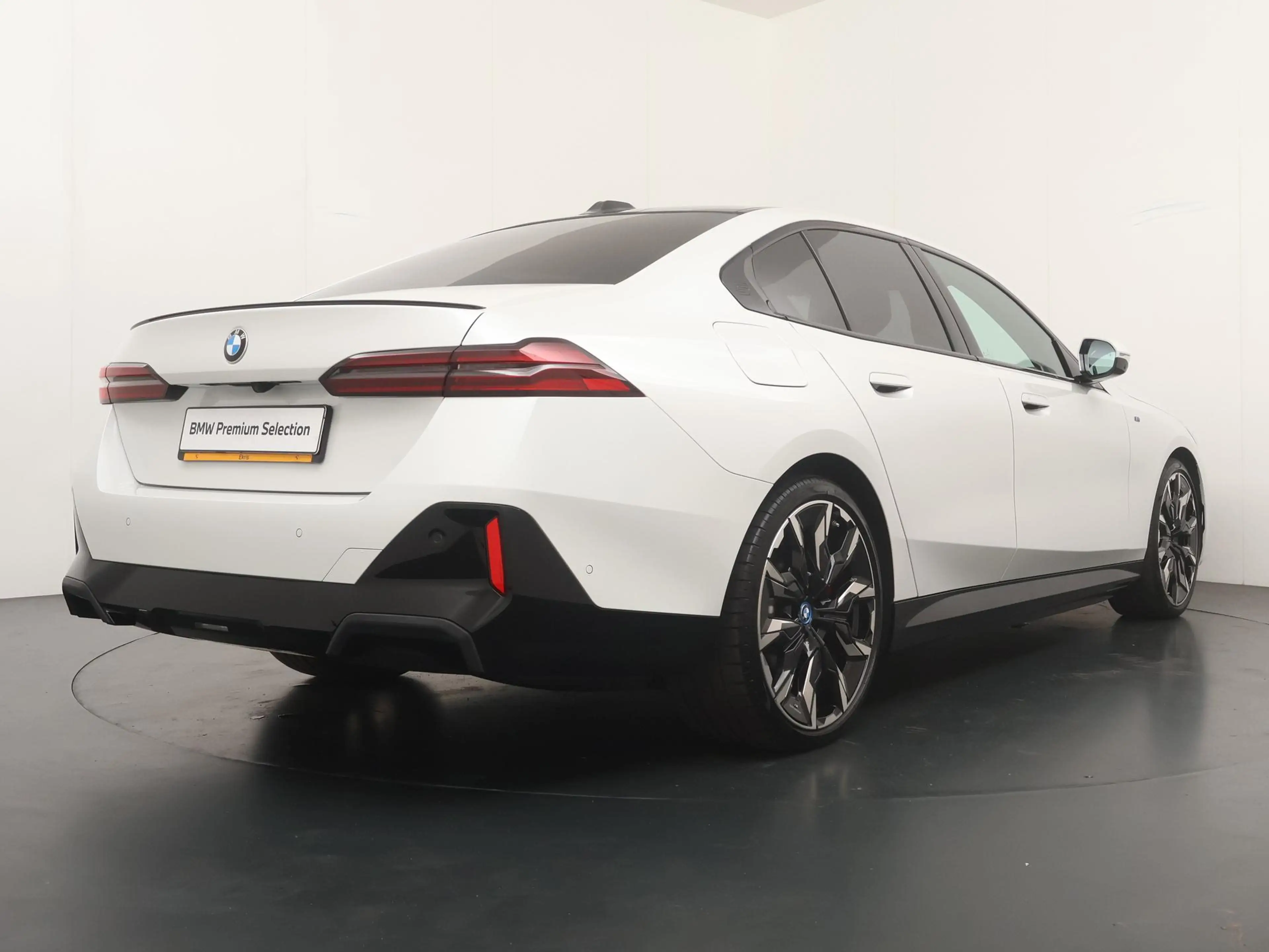 BMW i5 eDrive40 84 kWh M Sport Pro | Glazen Panoramadak | — photo 9