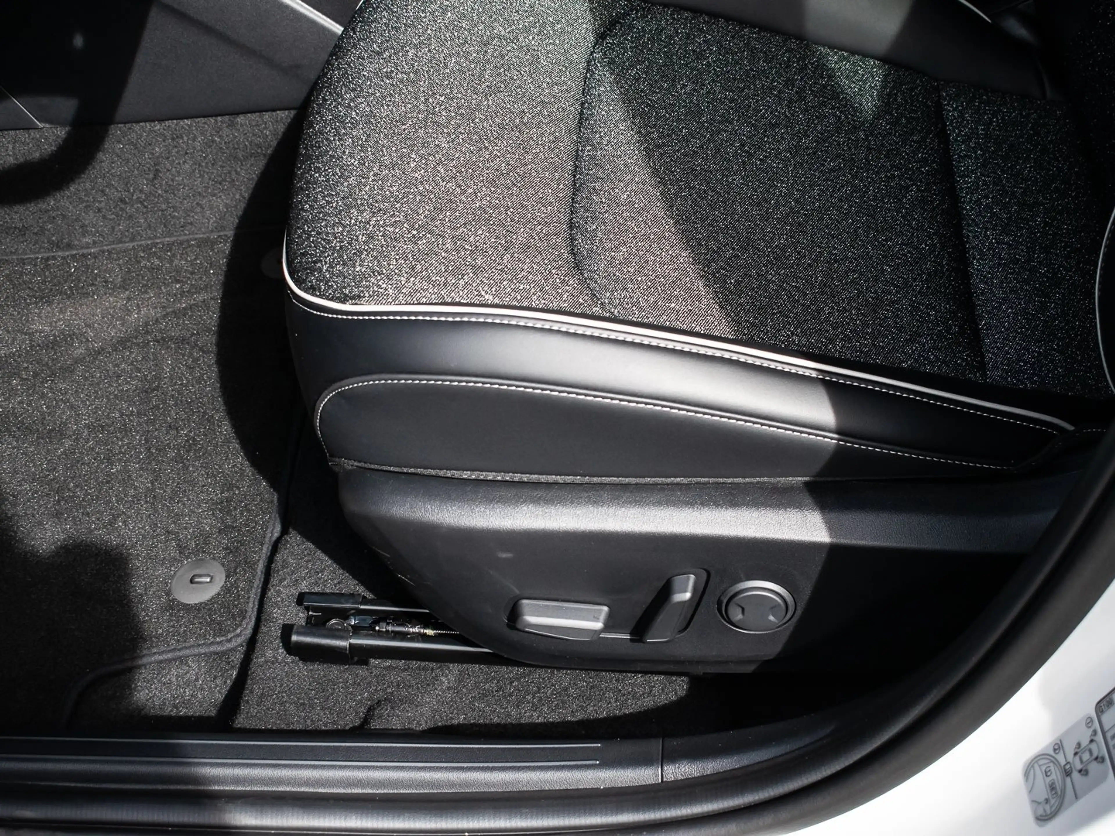 Kia K4 1.6T DCT 180 GT-Line DriveWiseParkPro Navi Kamera — photo 15