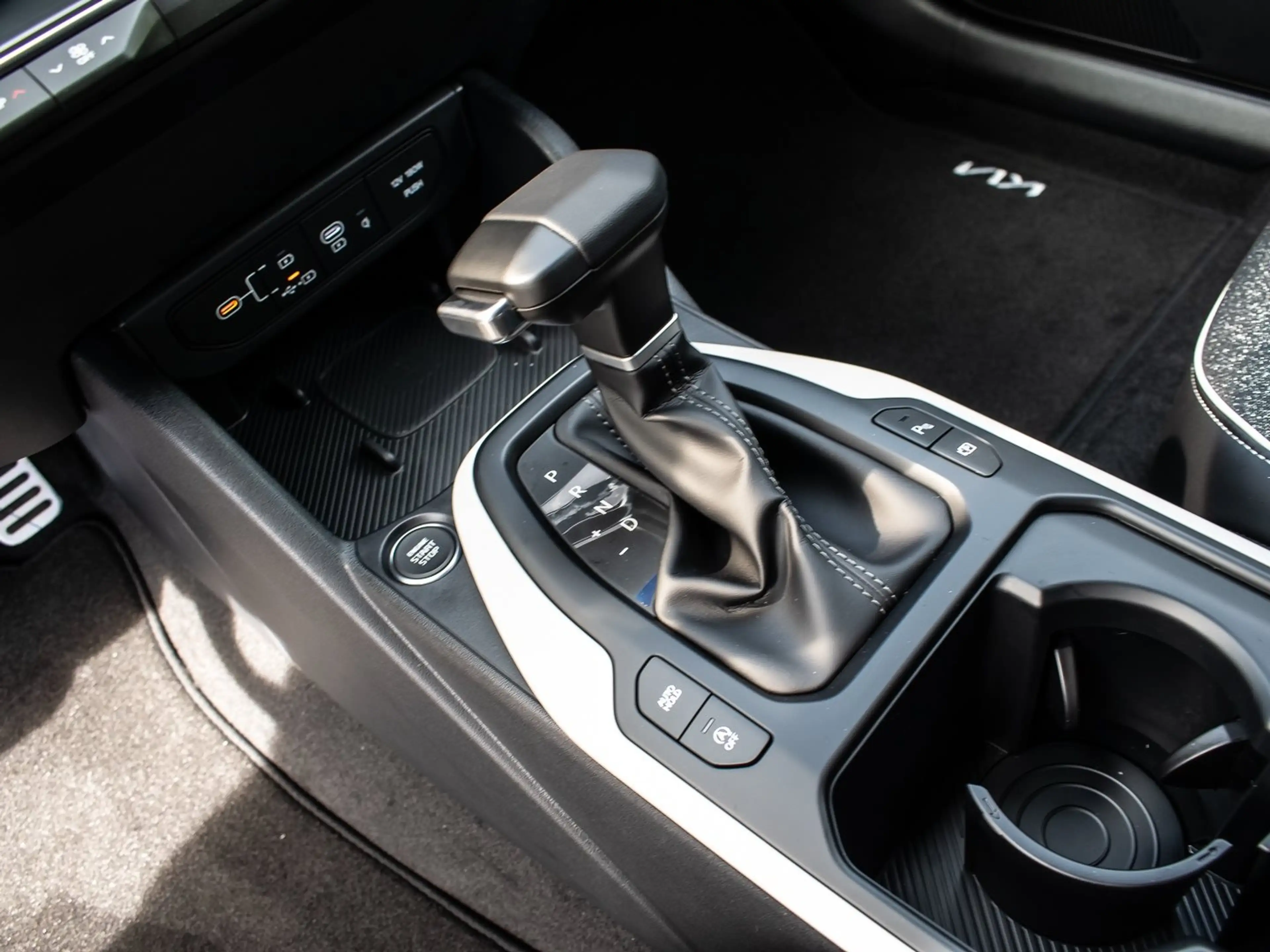 Kia K4 1.6T DCT 180 GT-Line DriveWiseParkPro Navi Kamera — photo 13