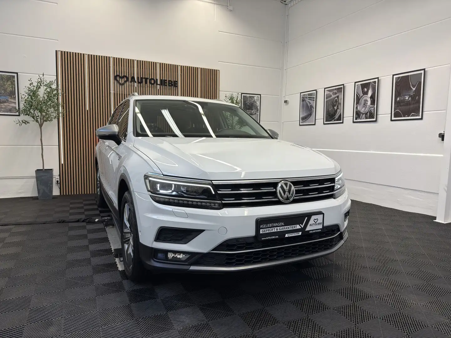 Volkswagen Tiguan Allspace 2.0 TSI 4MOTION Highline DSG*AHK Weiß - 1