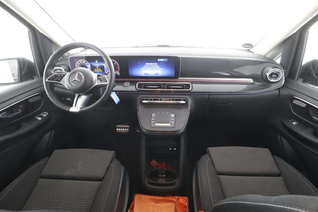 Mercedes-Benz V 220