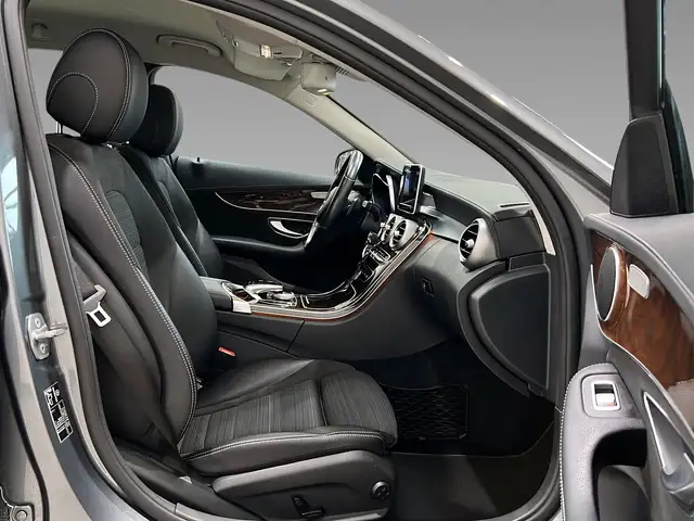 Mercedes-Benz C-Class view 11