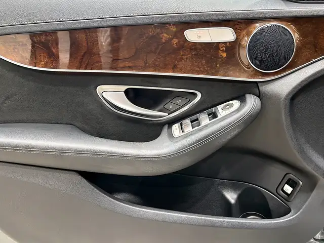 Mercedes-Benz C-Class view 12