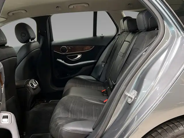 Mercedes-Benz C-Class view 9