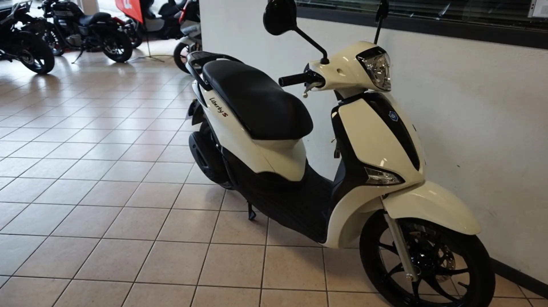 Piaggio Liberty S 50 S Wit - 1
