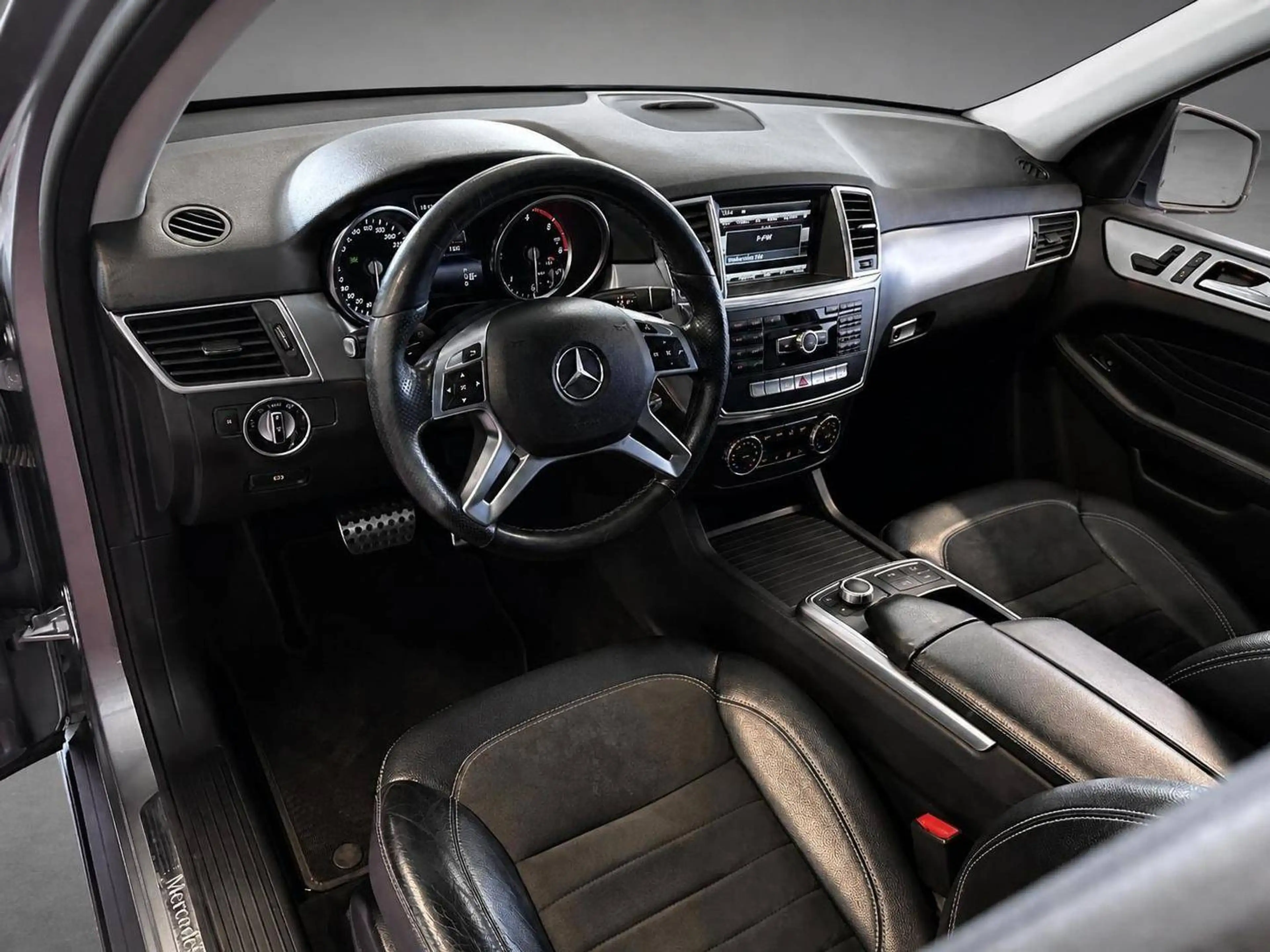 Mercedes-Benz ML 350 ML 350 CDI BlueTec (166.024) — photo 10