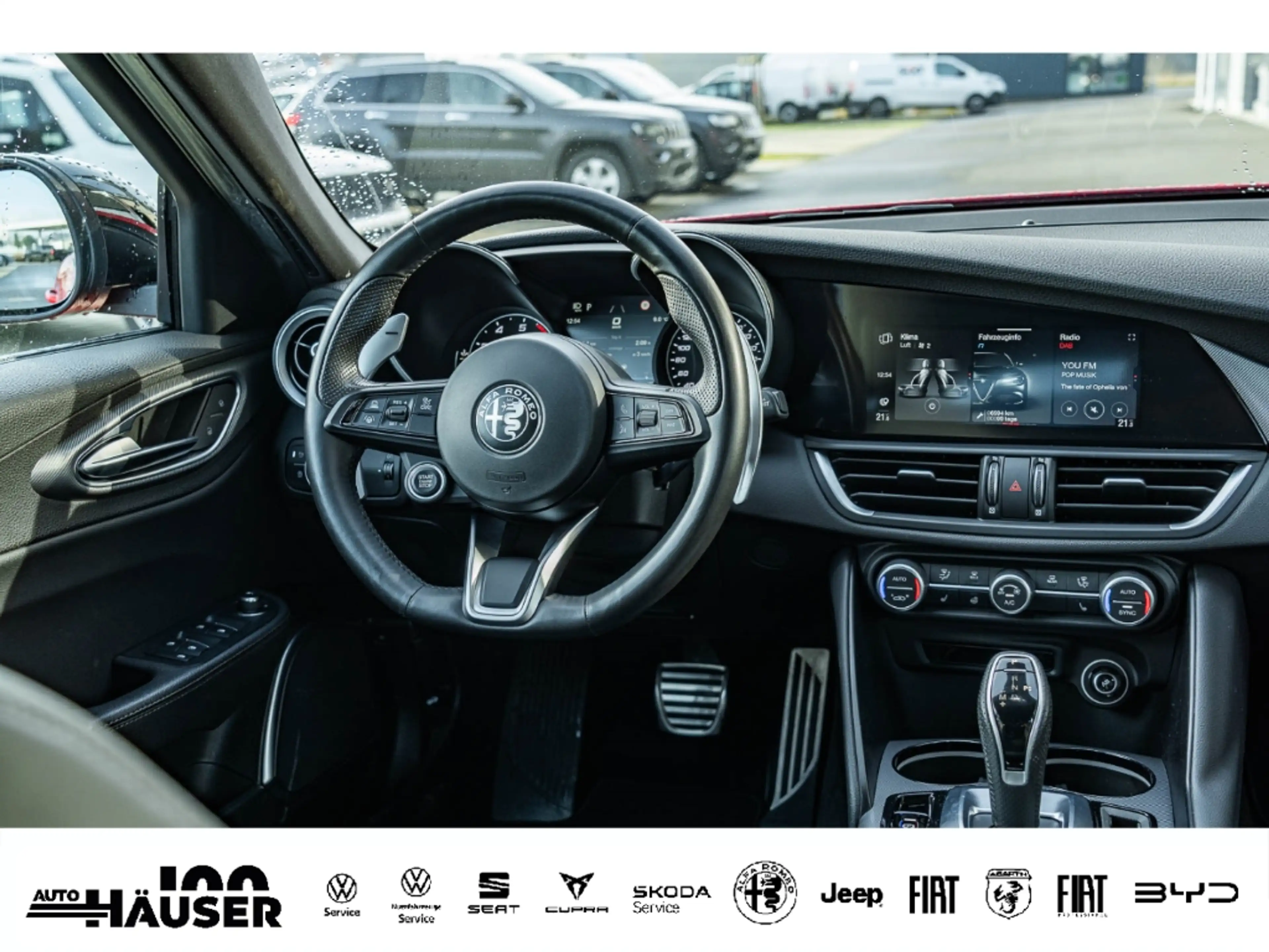 Alfa Romeo Giulia Veloce 2.0 Turbo AT8 Q4 AHK ASSISTENZ BI-XENON NAV — photo 14