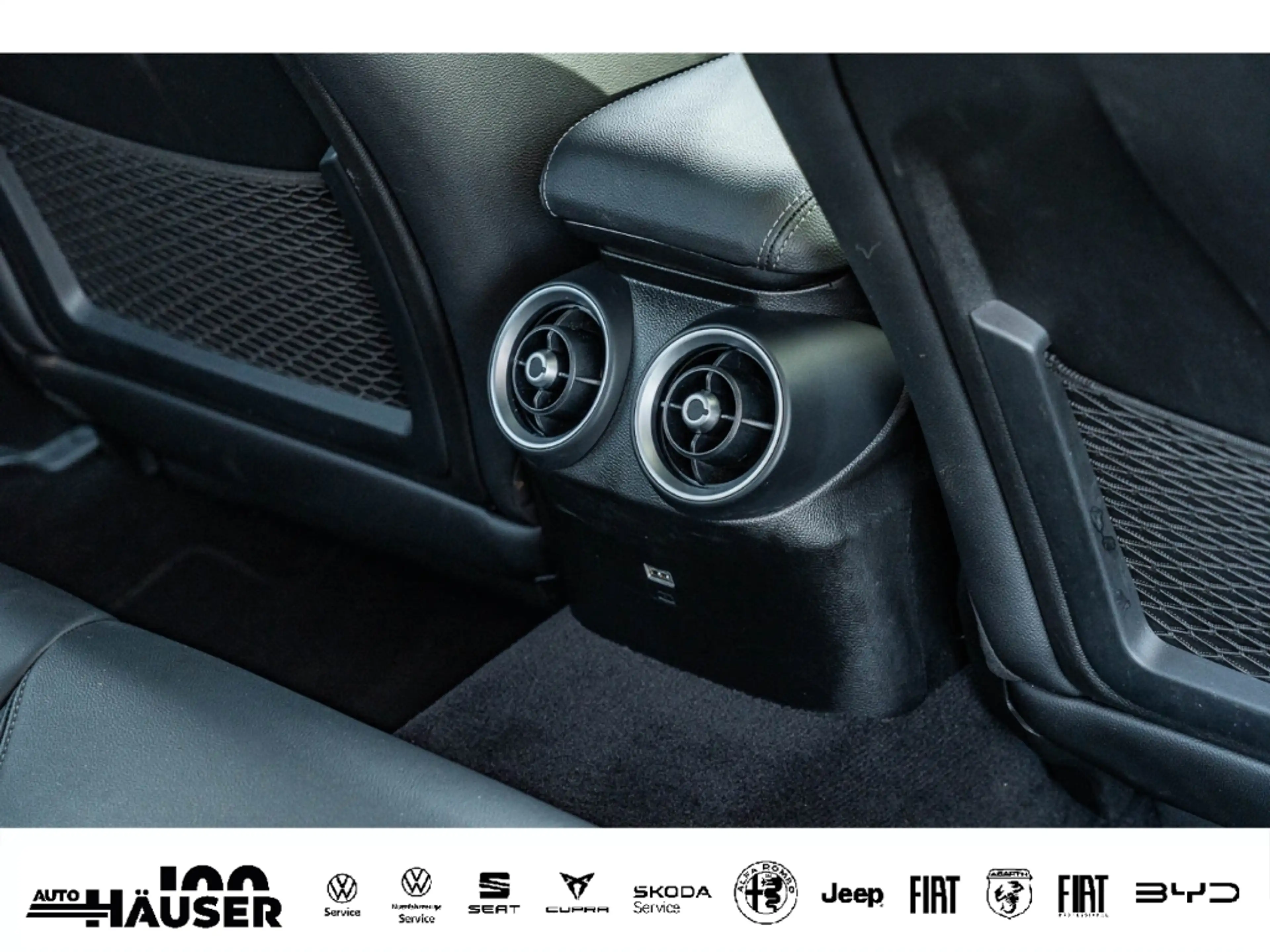 Alfa Romeo Giulia Veloce 2.0 Turbo AT8 Q4 AHK ASSISTENZ BI-XENON NAV — photo 12