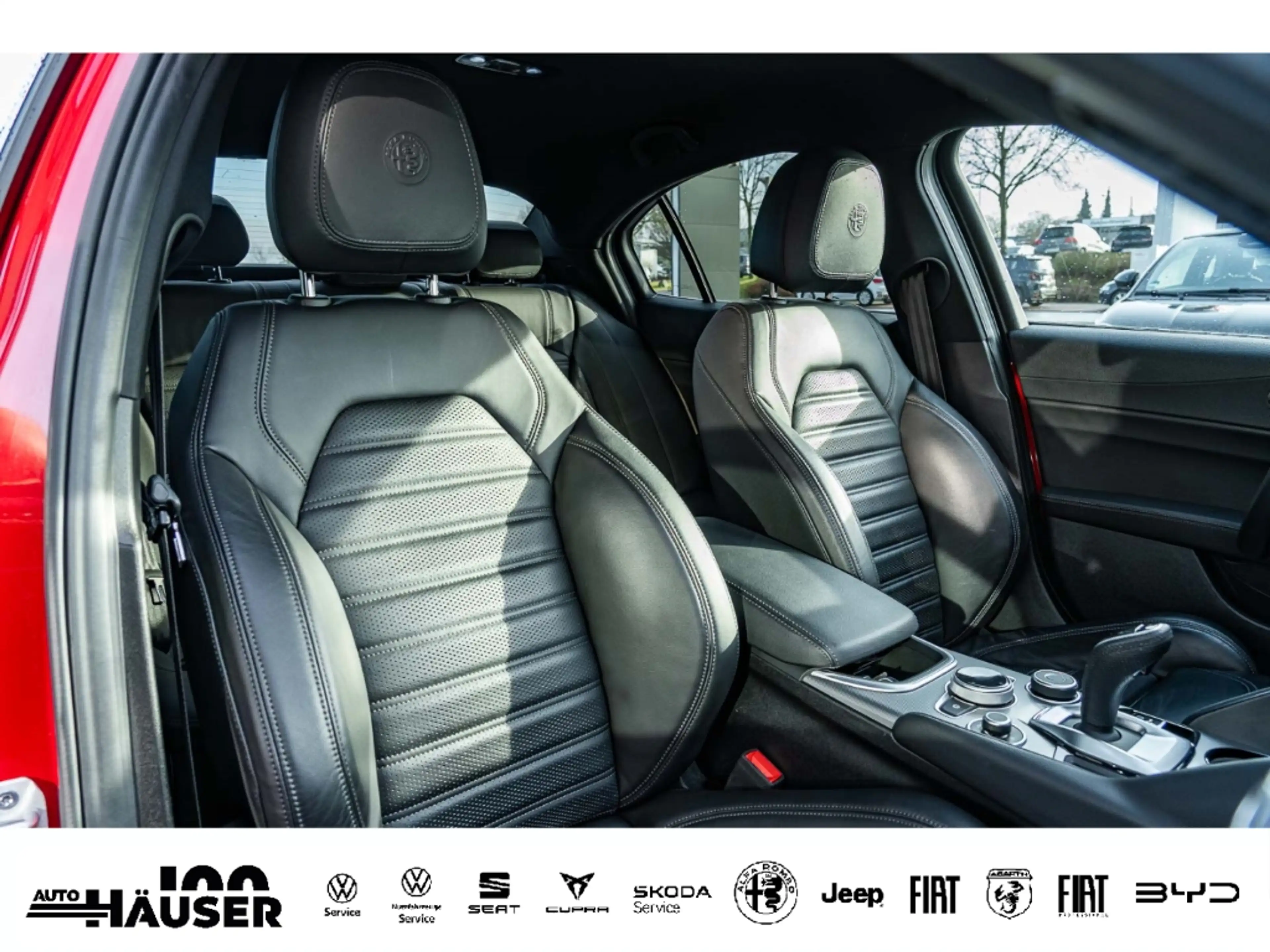 Alfa Romeo Giulia Veloce 2.0 Turbo AT8 Q4 AHK ASSISTENZ BI-XENON NAV — photo 9