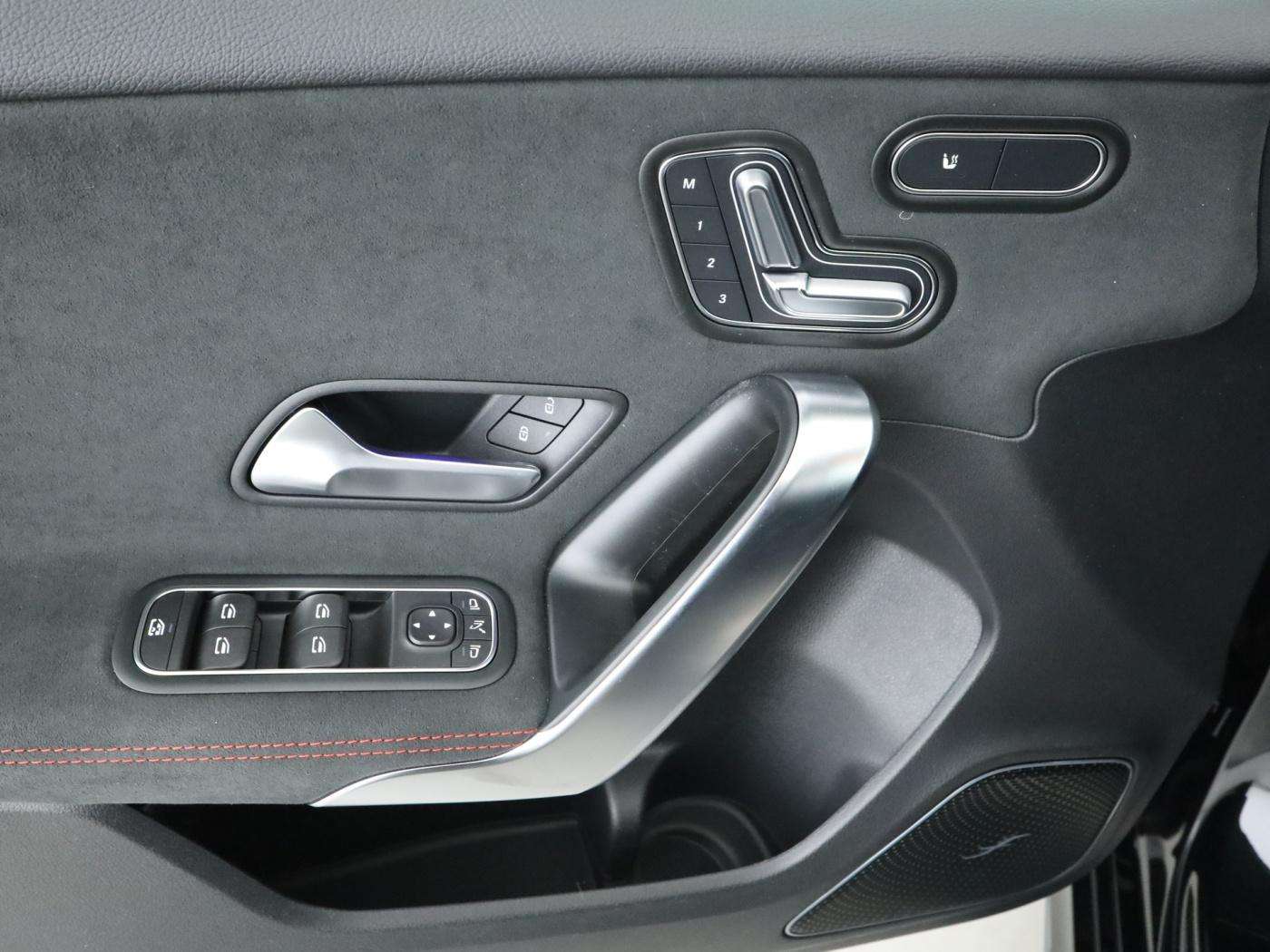 Mercedes-Benz A 220