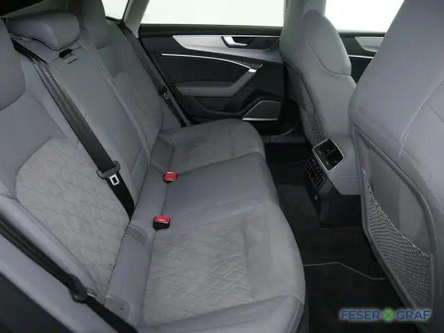 Audi S7 view 7