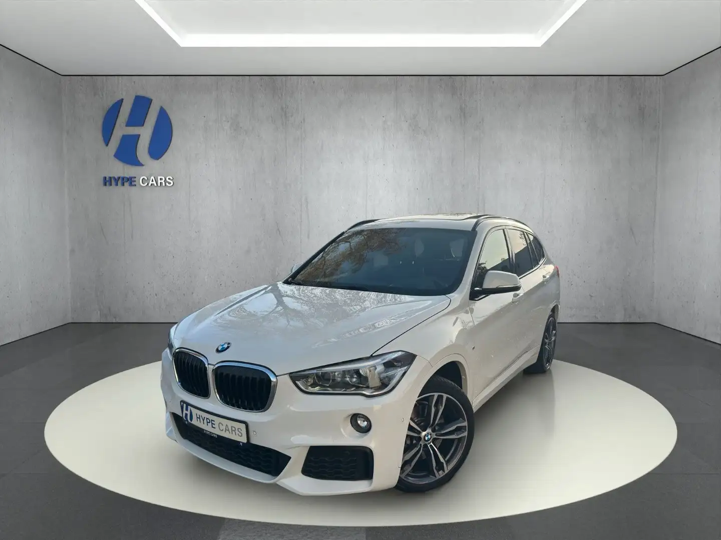 BMW X1 xDrive 20 d M Sport Pano HUD Kamera LED H&K Weiß - 1